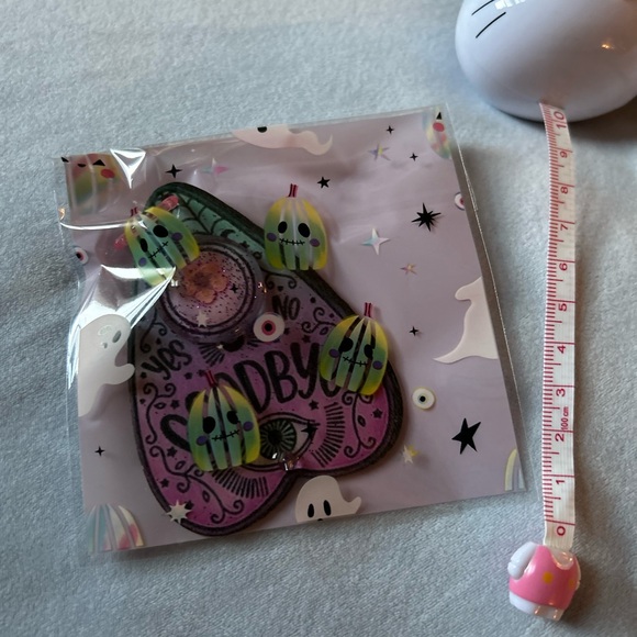 Handmade Resin & Wood Planchette Ornament – Real Dried Flower Inside 🌸 - Picture 5 of 7